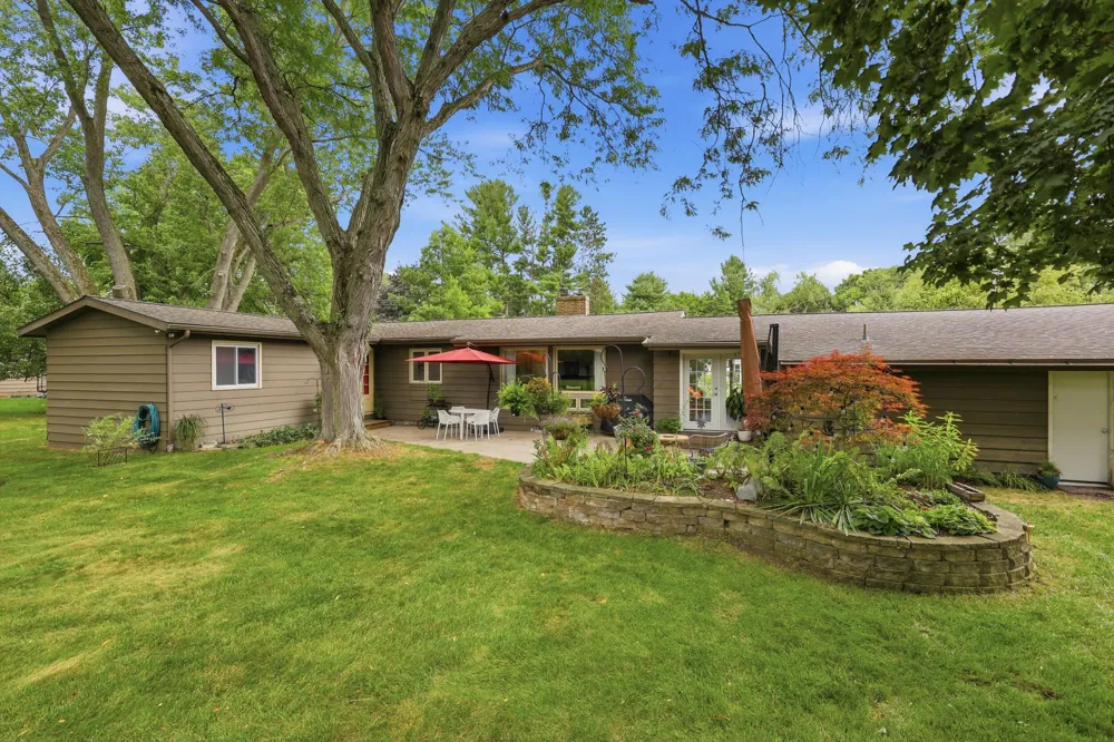 7284 Grachen Drive SE Cascade Charter Township, MI 49546