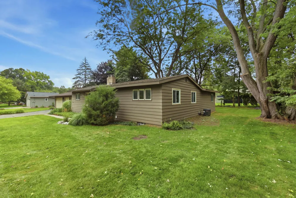 7284 Grachen Drive SE Cascade Charter Township, MI 49546