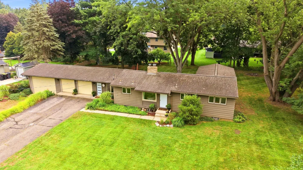 7284 Grachen Drive SE Cascade Charter Township, MI 49546