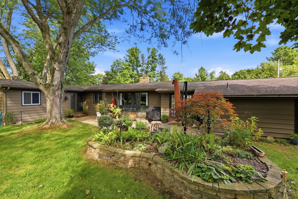 7284 Grachen Drive SE Cascade Charter Township, MI 49546
