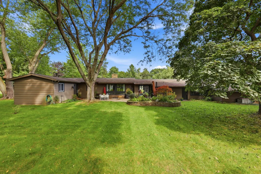 7284 Grachen Drive SE Cascade Charter Township, MI 49546