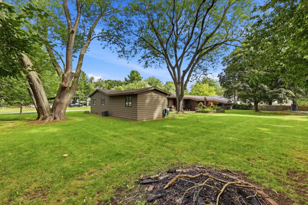 7284 Grachen Drive SE Cascade Charter Township, MI 49546