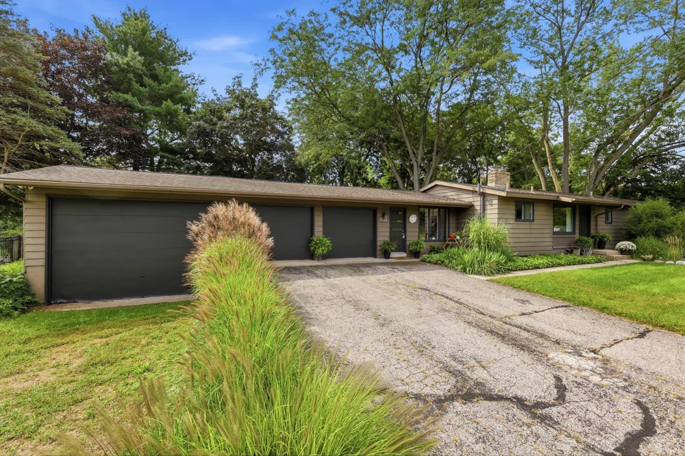 7284 Grachen Drive SE Cascade Charter Township, MI 49546