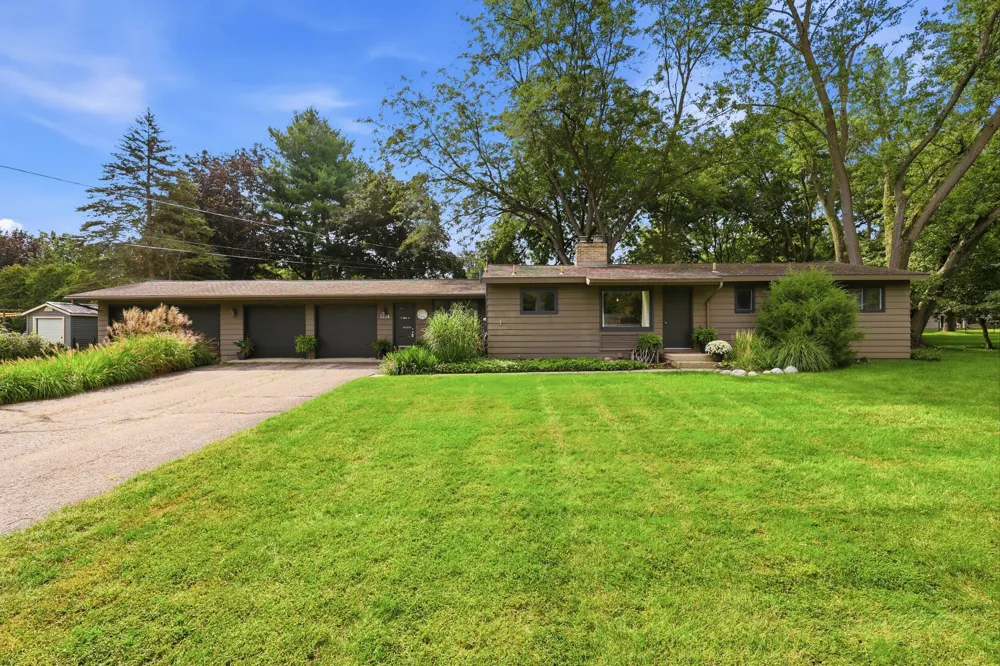 7284 Grachen Drive SE Cascade Charter Township, MI 49546