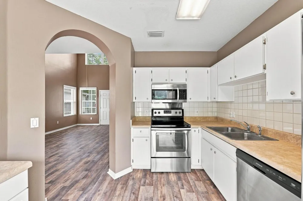 1717 MOSAIC FOREST DRIVE Seffner, FL 33584