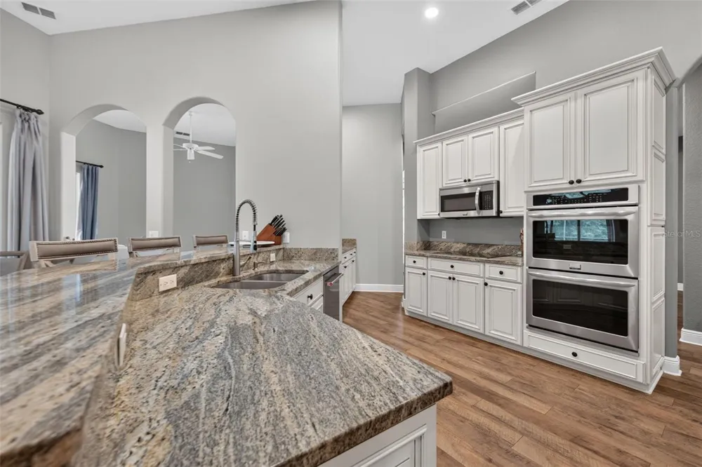 2813 HAMPTON PLACE COURT Plant City, FL 33566