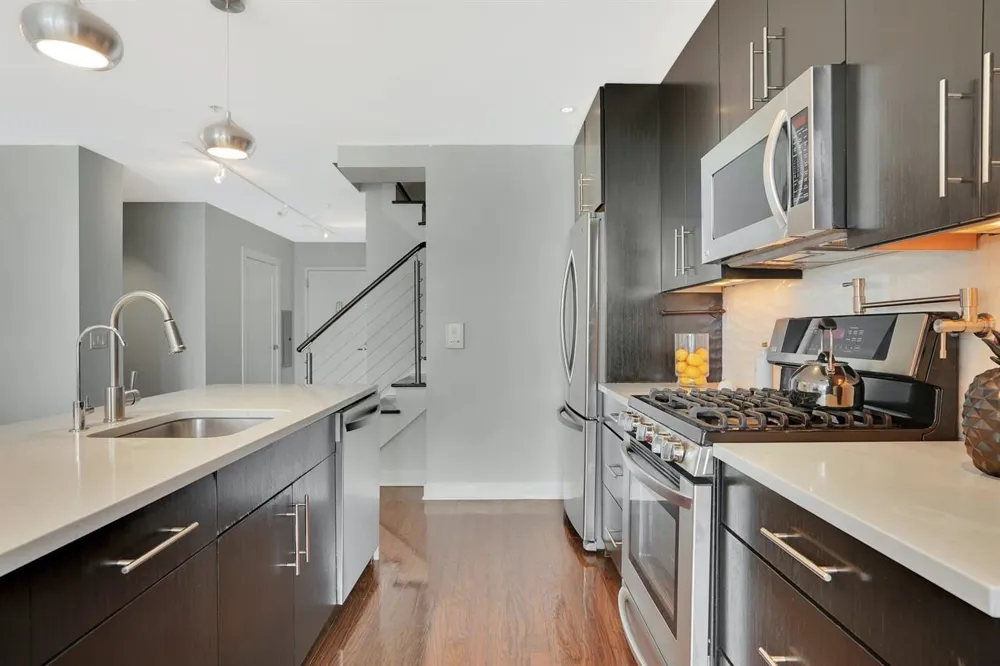 100 THOMPSON LANE Edgewater, NJ 07020