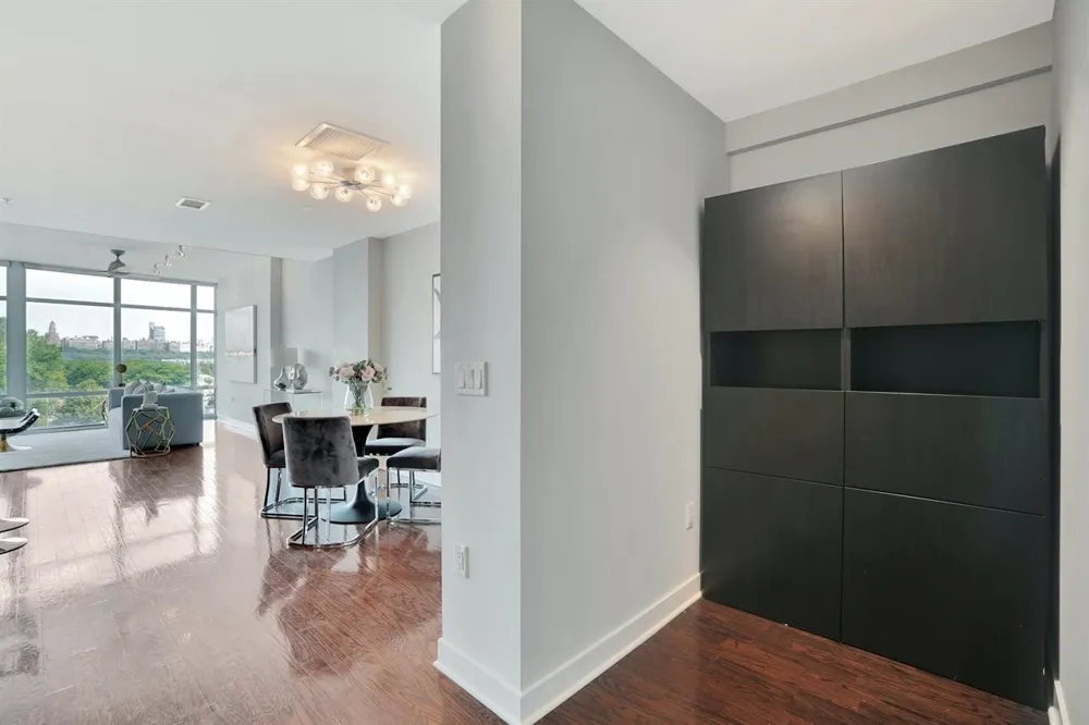 100 THOMPSON LANE Edgewater, NJ 07020