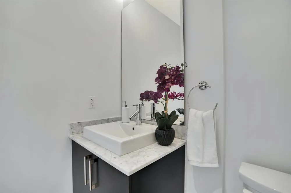 100 THOMPSON LANE Edgewater, NJ 07020