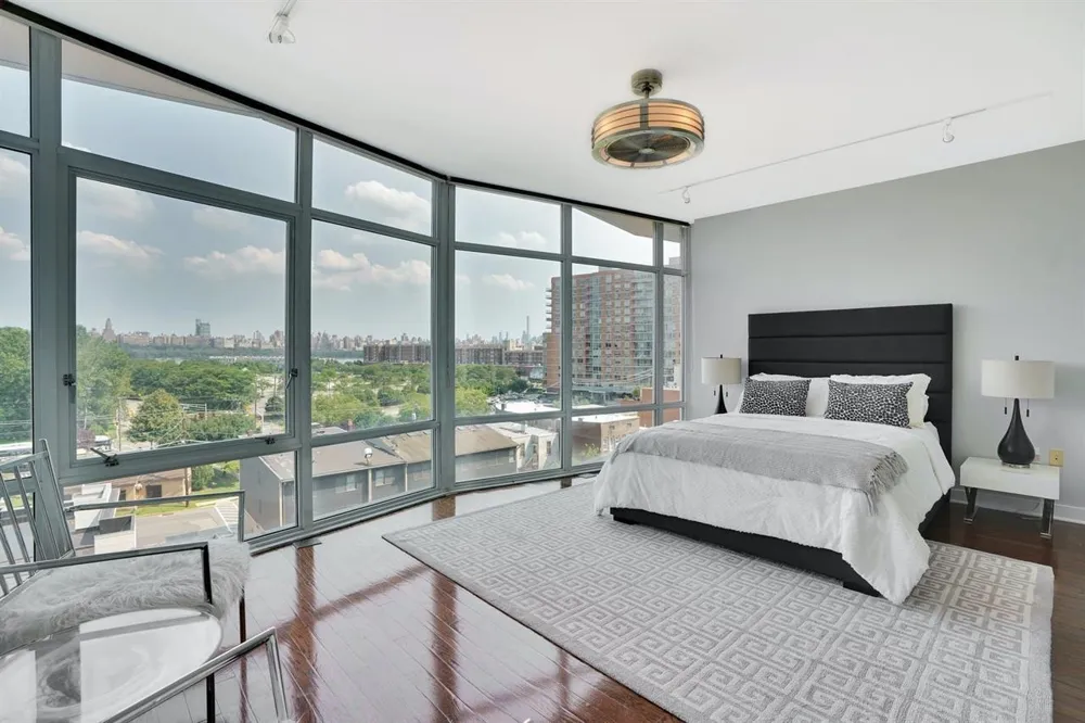 100 THOMPSON LANE Edgewater, NJ 07020