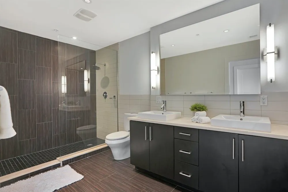 100 THOMPSON LANE Edgewater, NJ 07020