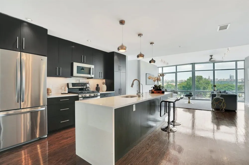 100 THOMPSON LANE Edgewater, NJ 07020