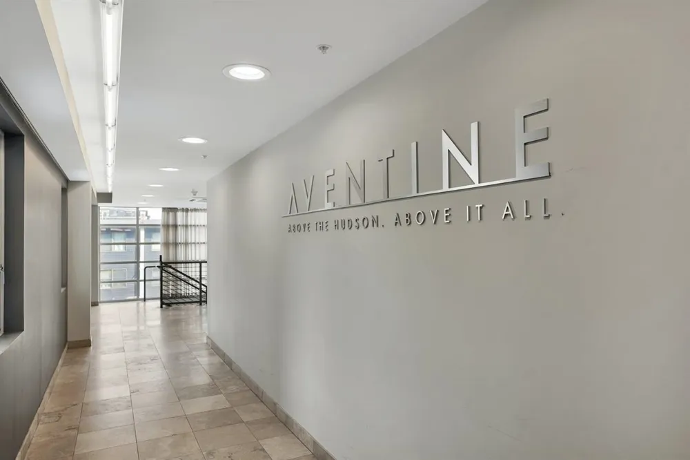 100 THOMPSON LANE Edgewater, NJ 07020