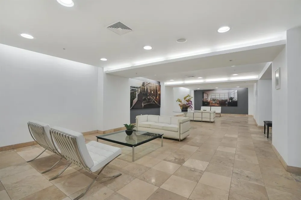 100 THOMPSON LANE Edgewater, NJ 07020