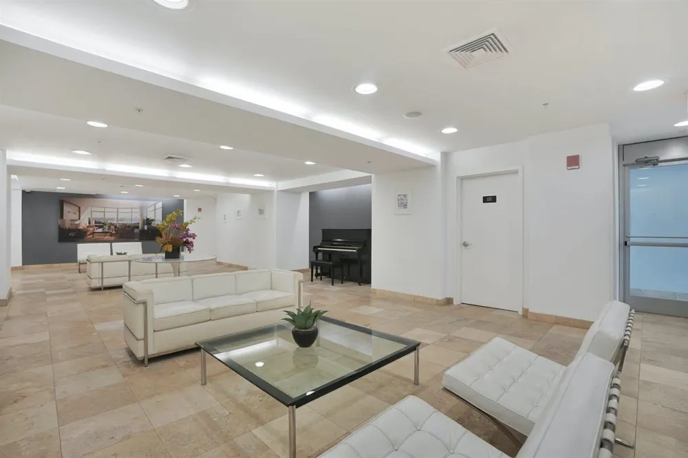 100 THOMPSON LANE Edgewater, NJ 07020