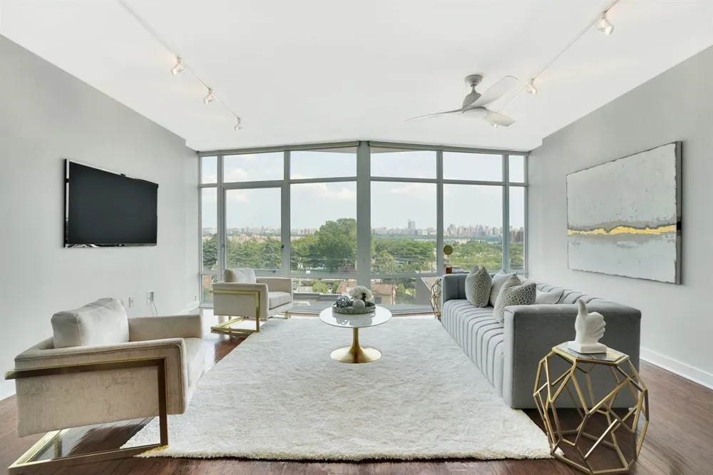 100 THOMPSON LANE Edgewater, NJ 07020