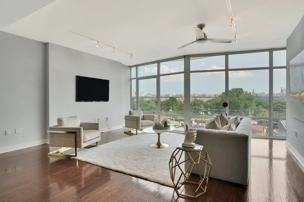 100 THOMPSON LANE Edgewater, NJ 07020