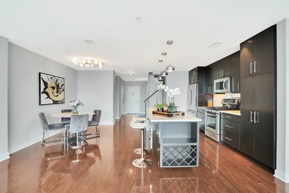 100 THOMPSON LANE Edgewater, NJ 07020