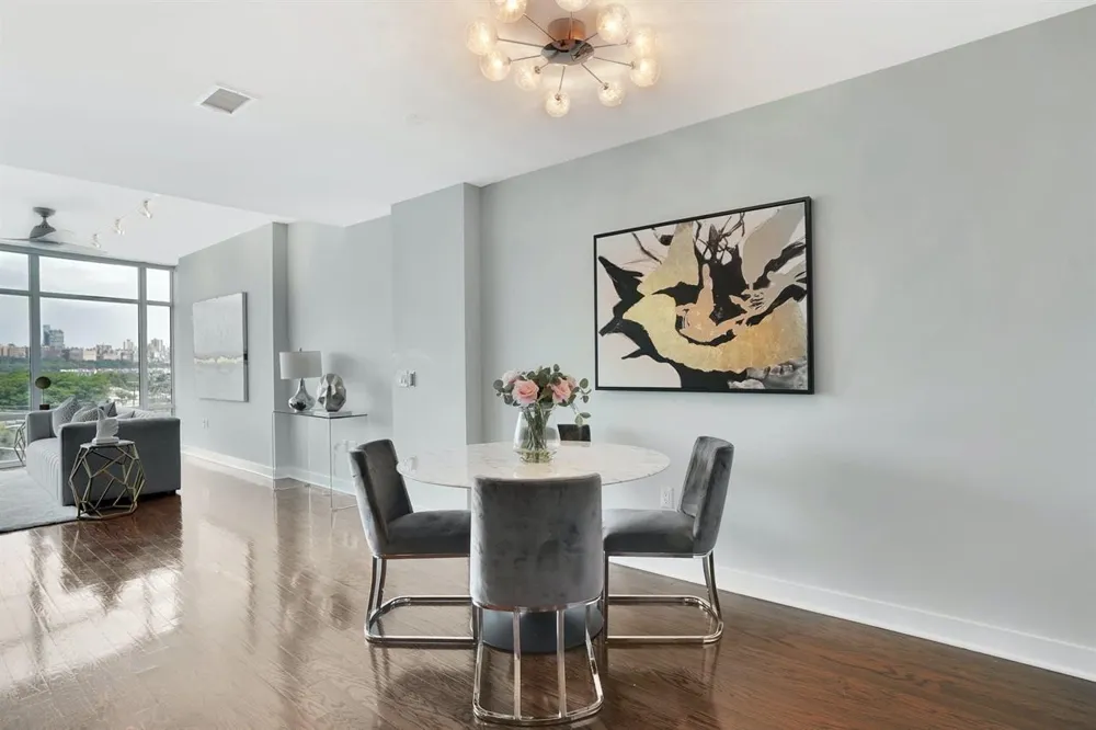 100 THOMPSON LANE Edgewater, NJ 07020