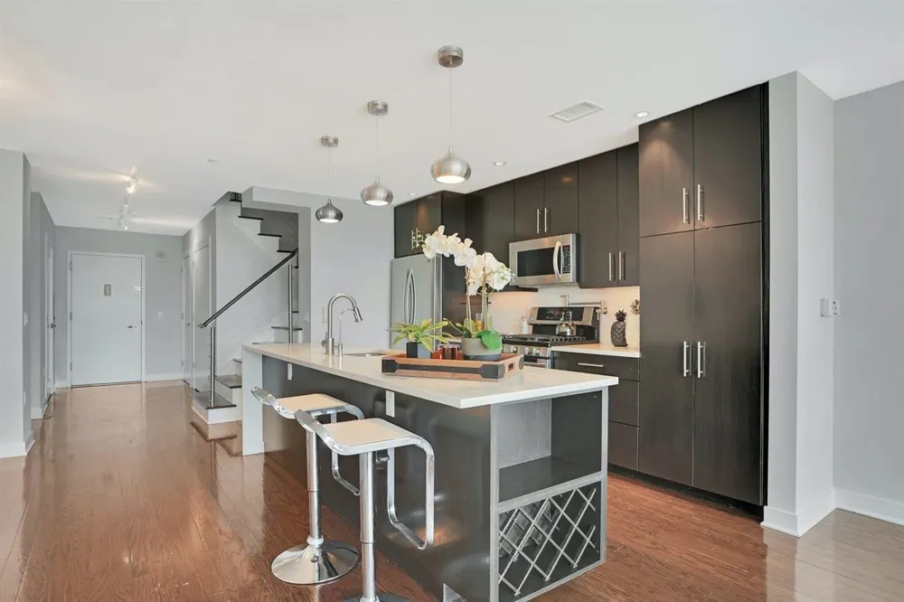 100 THOMPSON LANE Edgewater, NJ 07020
