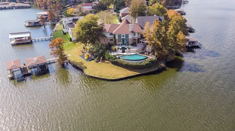 7 Lake Point Place