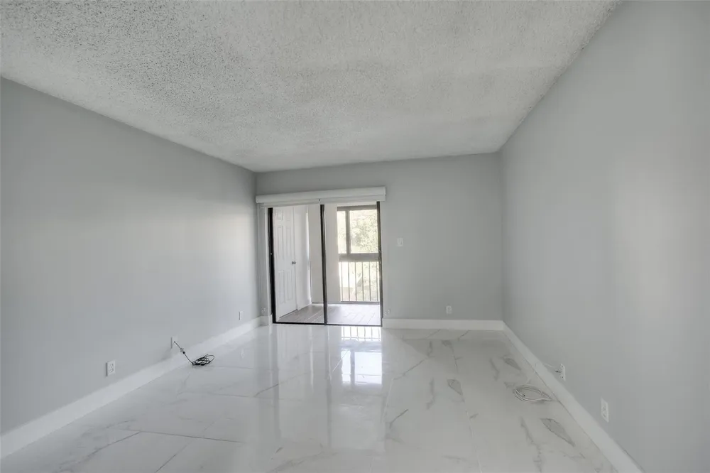 303 RACQUET CLUB ROAD #312 Weston, FL 33326