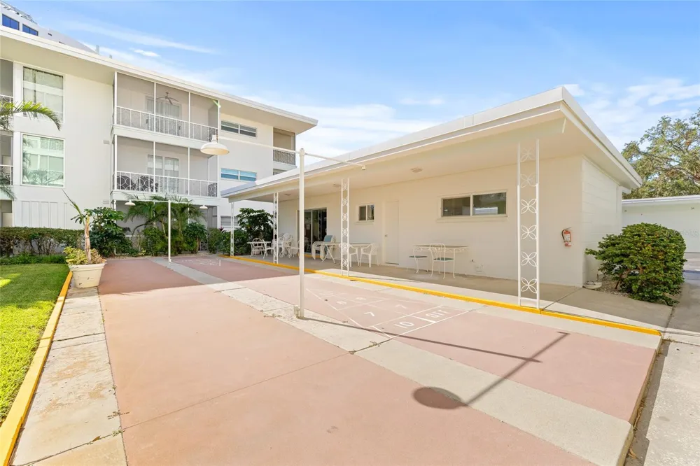 1012 SHORE DRIVE NE #14 St Petersburg, FL 33701