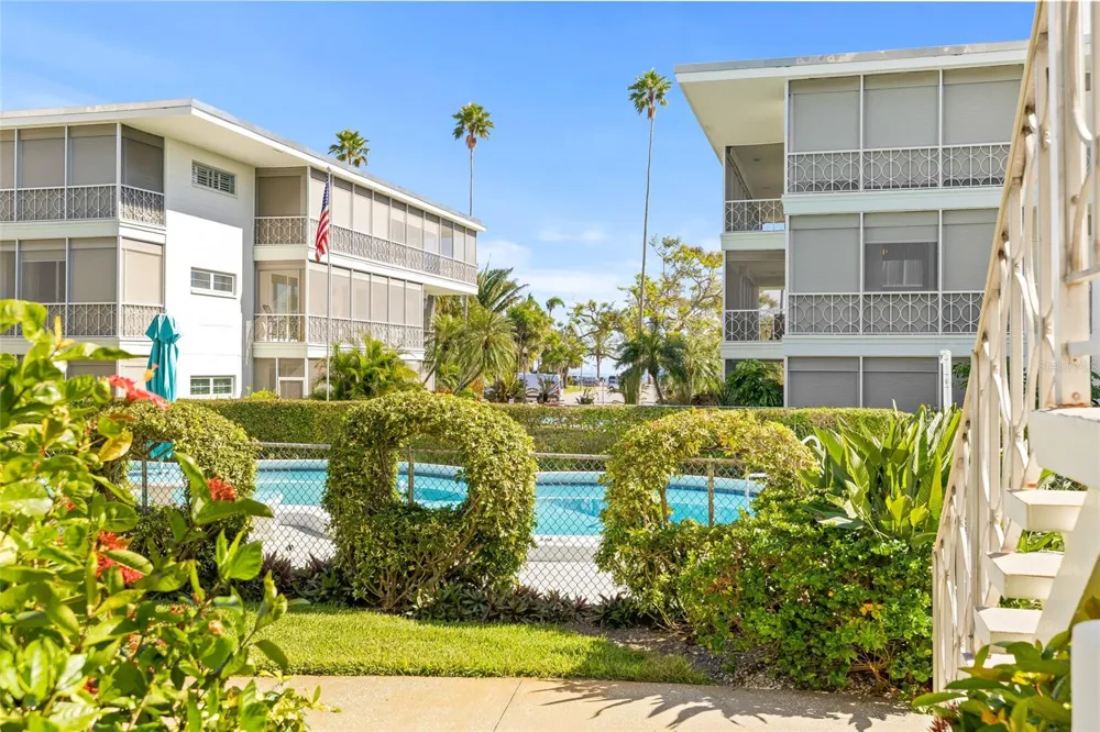 1012 SHORE DRIVE NE #14 St Petersburg, FL 33701