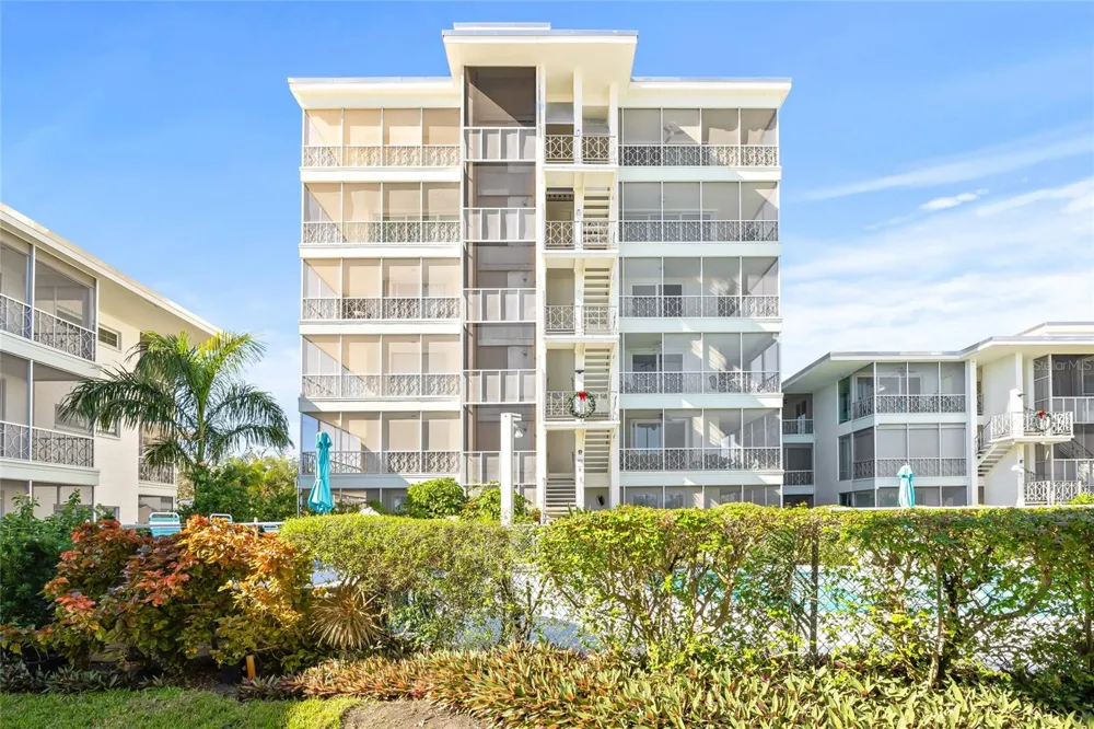 1012 SHORE DRIVE NE #14 St Petersburg, FL 33701