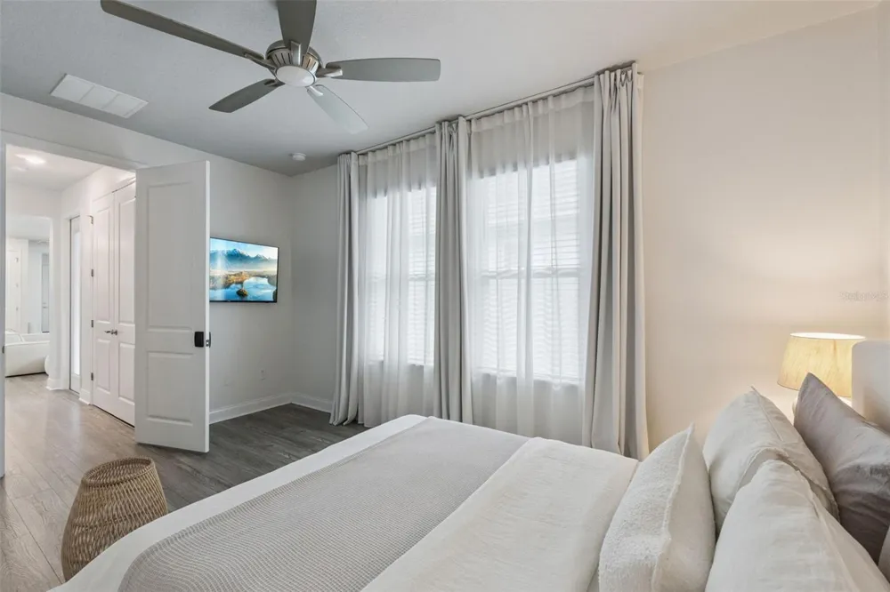 6935 HIGGS ALLEY Orlando, FL 32827