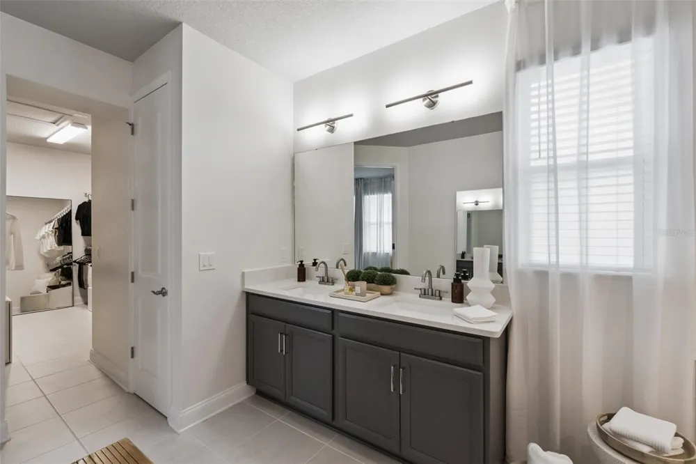 6935 HIGGS ALLEY Orlando, FL 32827