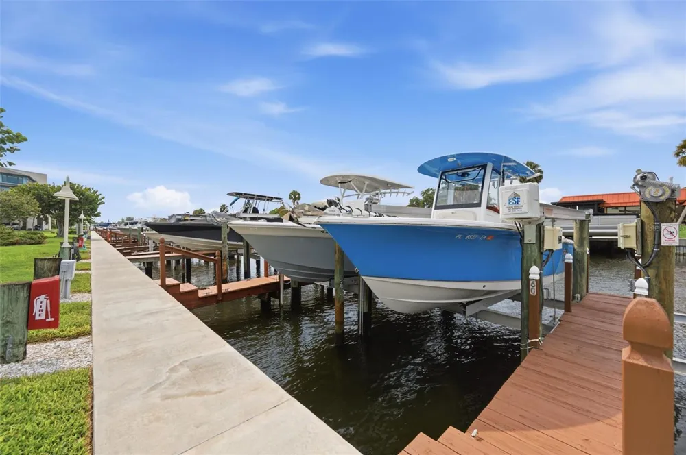9604 CORTEZ ROAD W #422 Bradenton, FL 34210