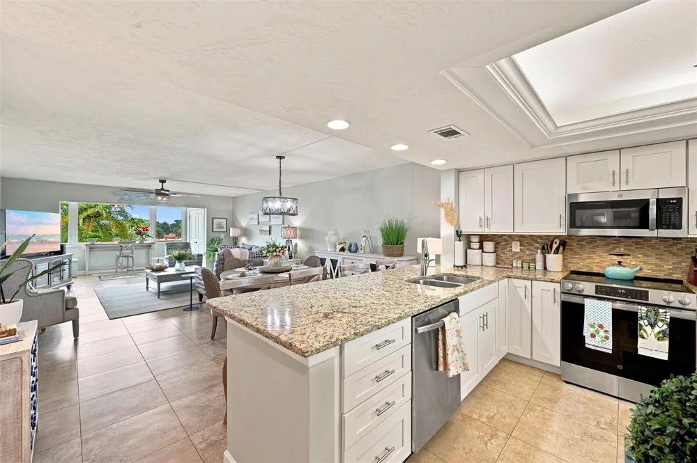 9604 CORTEZ ROAD W #422 Bradenton, FL 34210