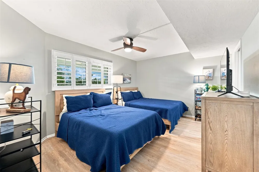 9604 CORTEZ ROAD W #422 Bradenton, FL 34210