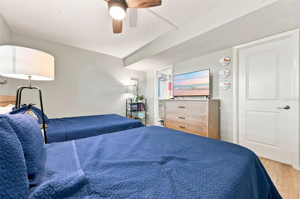 9604 CORTEZ ROAD W #422 Bradenton, FL 34210