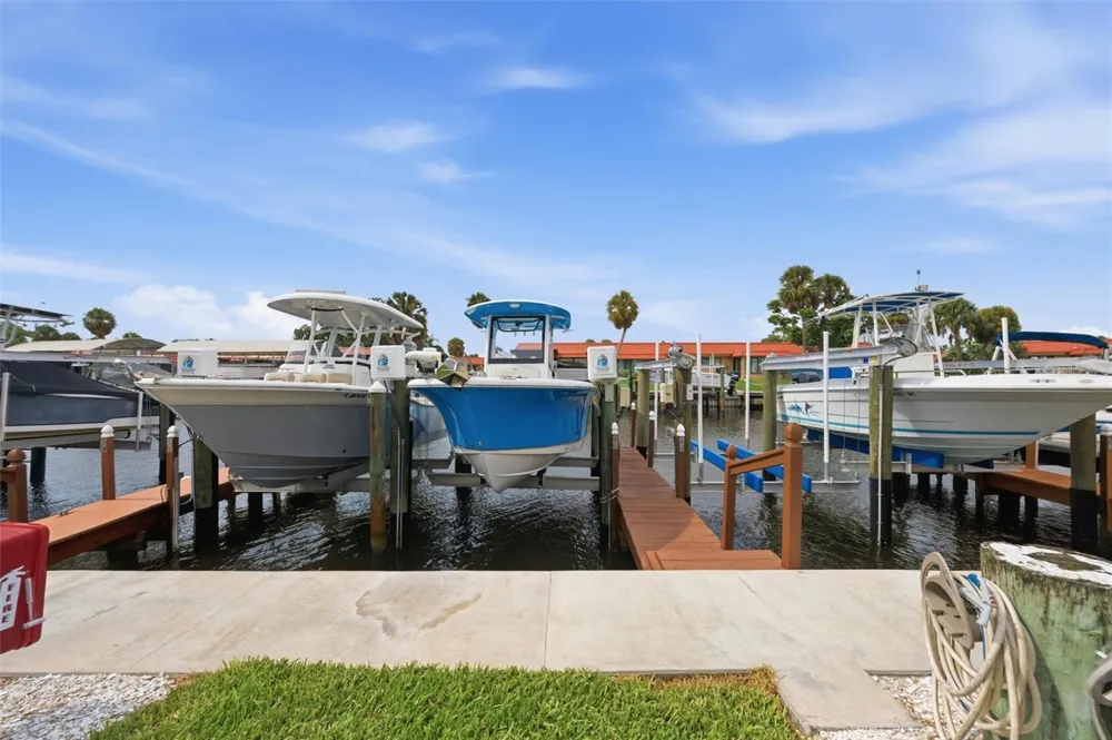 9604 CORTEZ ROAD W #422 Bradenton, FL 34210
