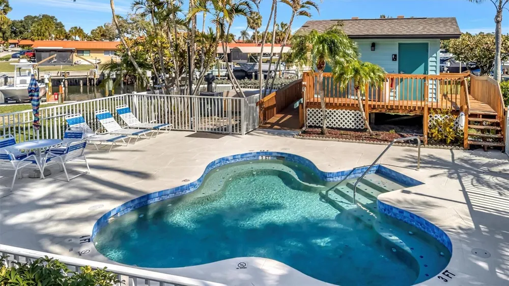 9604 CORTEZ ROAD W #422 Bradenton, FL 34210