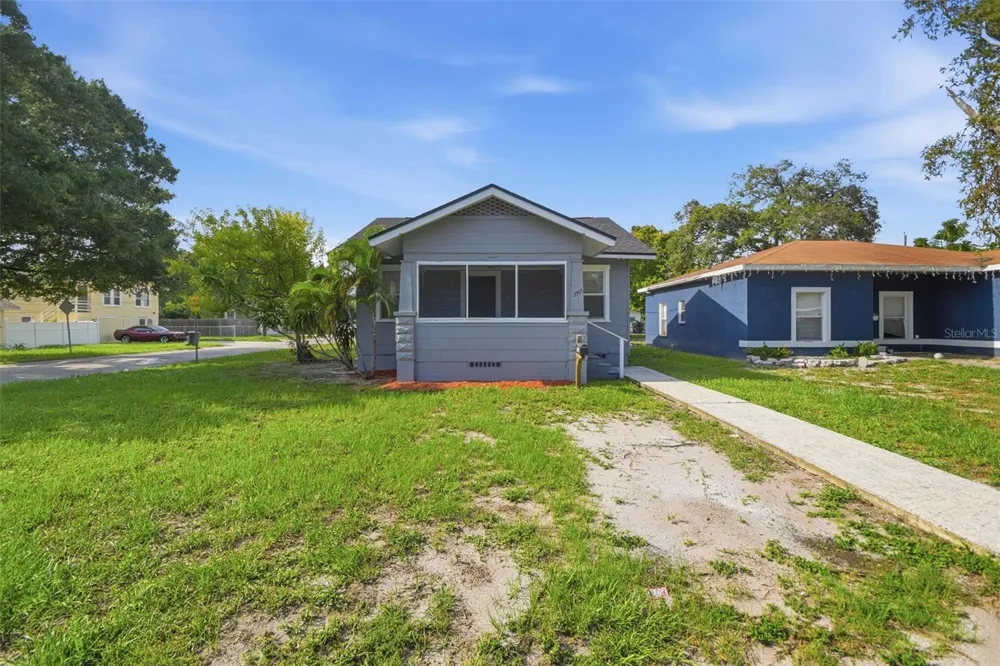 3745 S 16TH AVENUE S St Petersburg, FL 33711