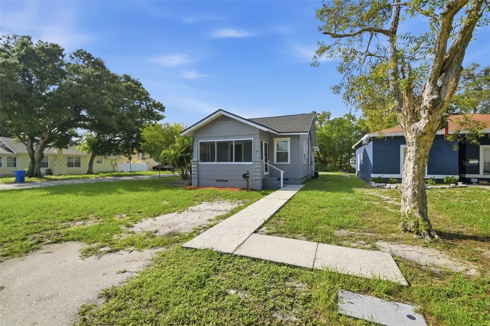 3745 S 16TH AVENUE S St Petersburg, FL 33711