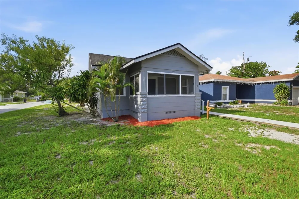3745 S 16TH AVENUE S St Petersburg, FL 33711