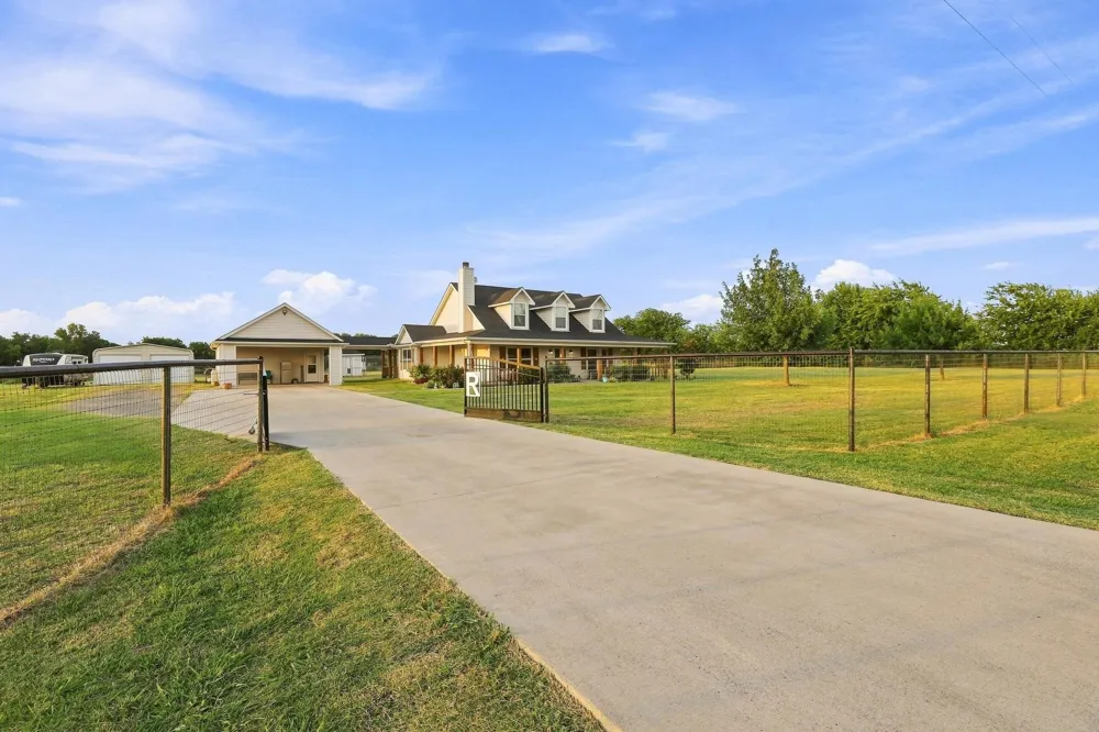 2455 County Road 700 Farmersville, TX 75442