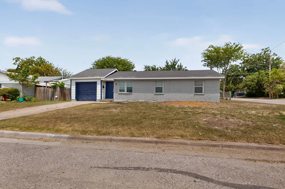 4525 Hunter Street Haltom City, TX 76117