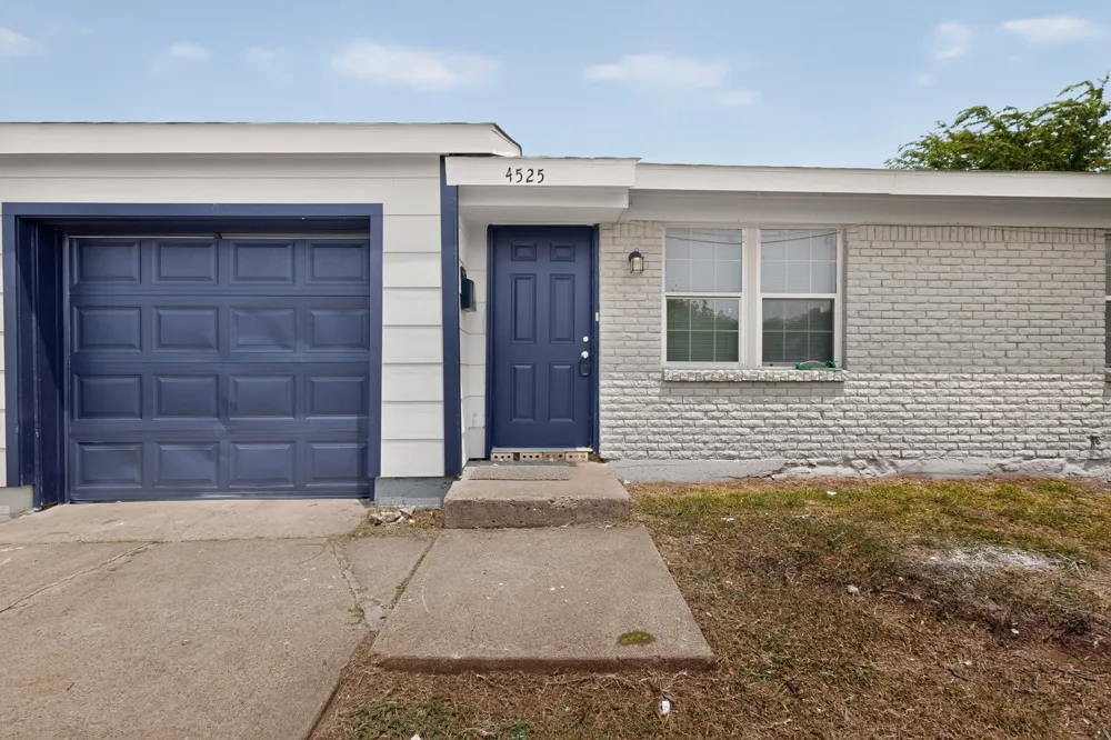 4525 Hunter Street Haltom City, TX 76117