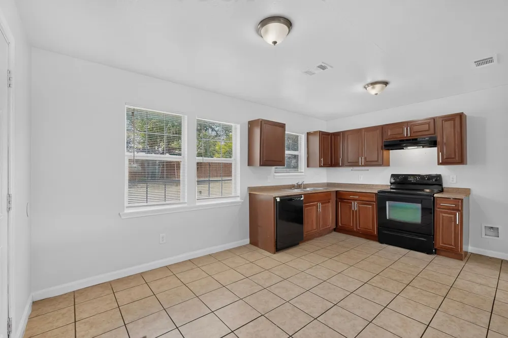 4525 Hunter Street Haltom City, TX 76117