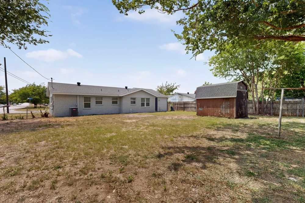 4525 Hunter Street Haltom City, TX 76117