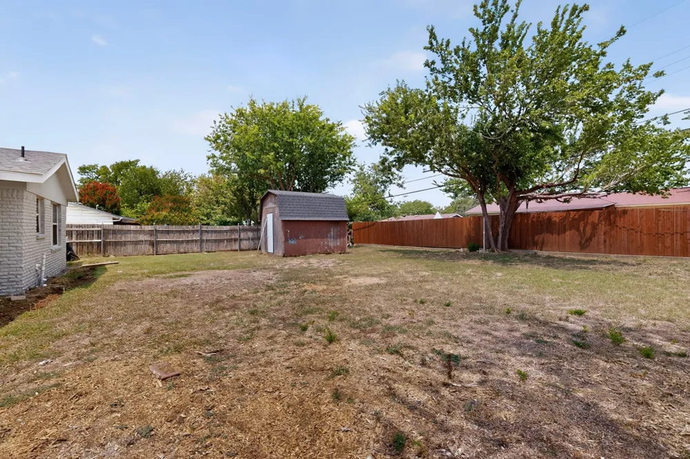 4525 Hunter Street Haltom City, TX 76117