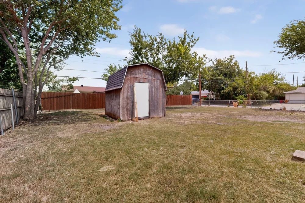 4525 Hunter Street Haltom City, TX 76117