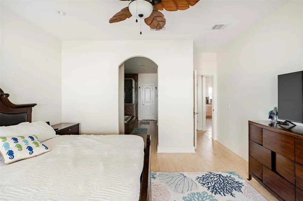 986 Dolly Street Gilchrist, TX 77617
