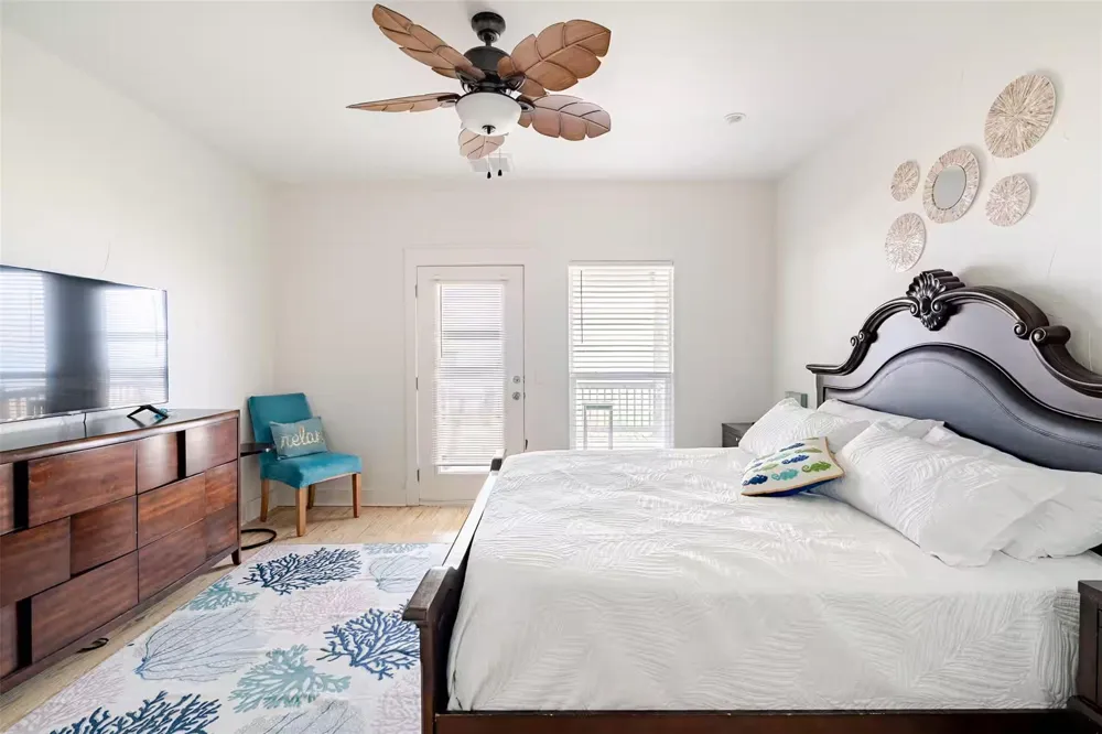 986 Dolly Street Gilchrist, TX 77617