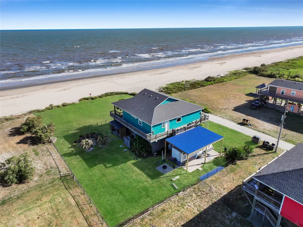 986 Dolly Street Gilchrist, TX 77617